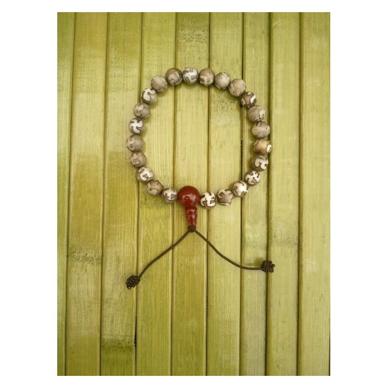 MALA BRACELET en coquillage conche gravé Svastika