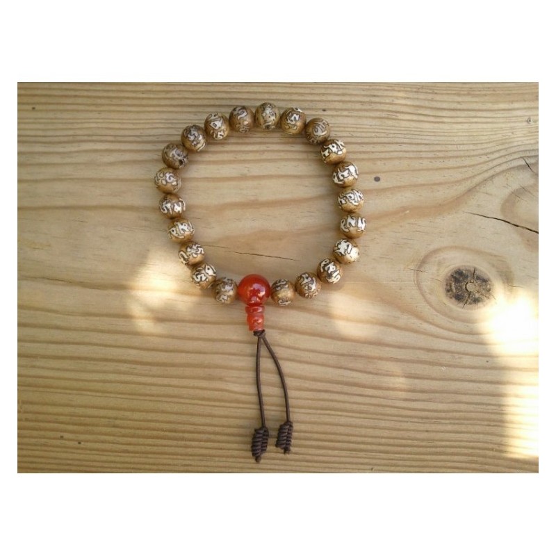 MALA BRACELET en coquillage conche gravé AUM