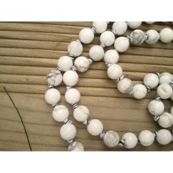 MALA TIBETAIN HOWLITE 6MM Noeud