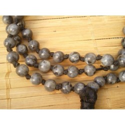 MALA TIBETAIN EN LABRADORITE noire ou Larvikite 6.5mm noeud