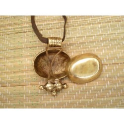 Pendentif Collier Tibétain Gao ou Ghau laiton