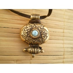 Pendentif Collier Tibétain Gao ou Ghau laiton