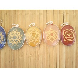 Lot de 7 pendentifs ovales pour chakras