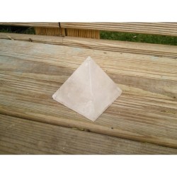 Pyramide Cristal de Roche 127grs 49.6mm