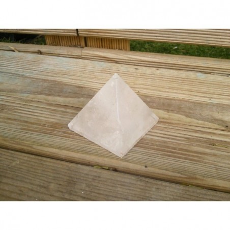 Pyramide Cristal de Roche 127grs 49.6mm