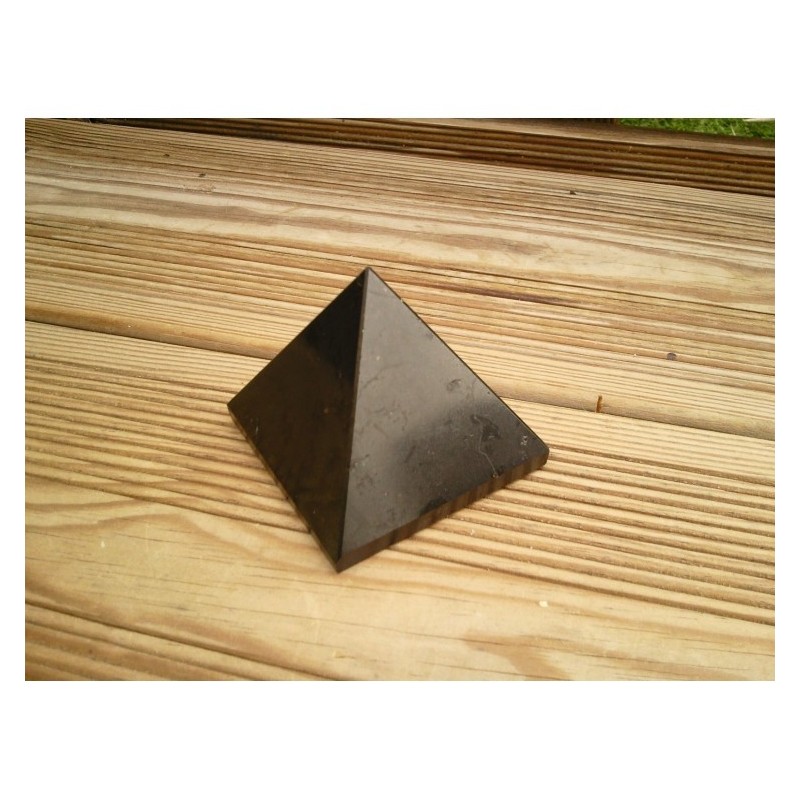 Pyramide en Tourmaline noire 178grs 55mm