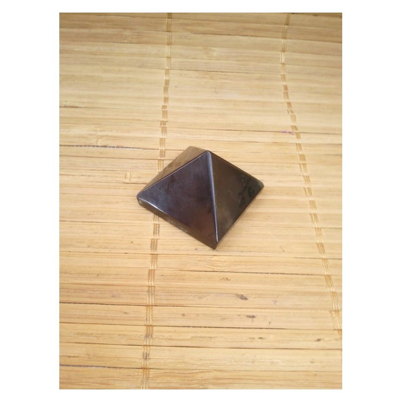 Pyramide  en Agate Noire