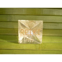 Pyramide Reiki usui Cristal de quartz 45mm