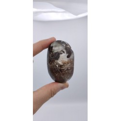 Galet en Quartz Chamane Lodolite 114grs 63.2mm