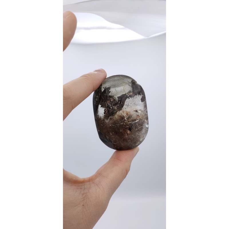 Galet en Quartz Chamane Lodolite 114grs 63.2mm