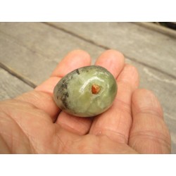 Pierre roulée de Prehnite rutilé 39grs 35mm