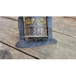 MOULIN A PRIERE SUR SOCLE 16cm