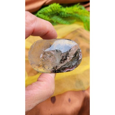 Galet en Quartz Chamane Lodolite 92grs 62mm